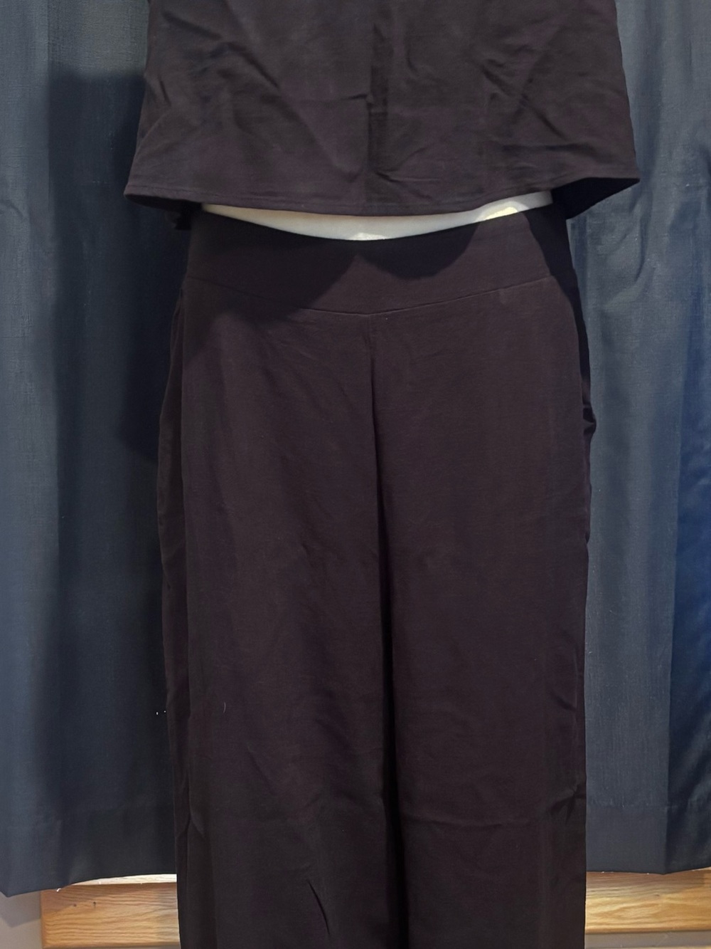 2 Piece Sleeveless Crop Top and Wide-Leg Pull-On Pants — Navy Blue